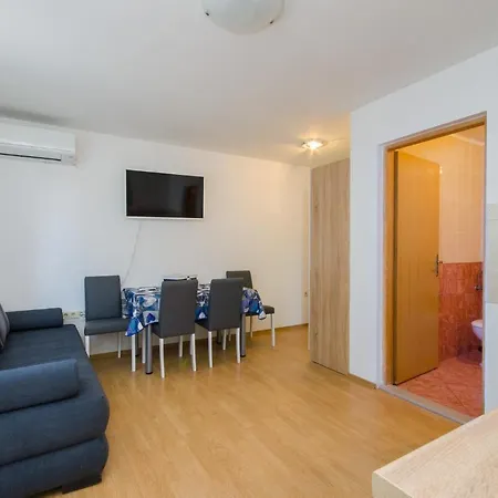 Arboretum Apartment *