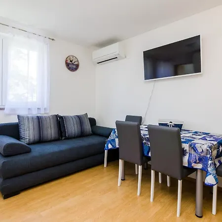 Arboretum Apartment *