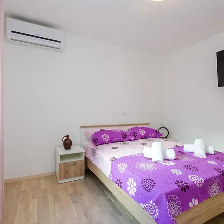 Arboretum Apartment